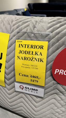 Narożnik rozkładany z funkcją spania na nóżkach do salonu Interior