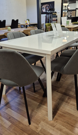 Zestaw mebli do jadalni stół rozkładany i 6 krzeseł