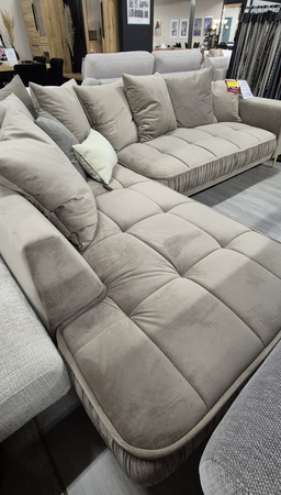 Narożnik rozkładany z funkcją spania na nóżkach Marco 