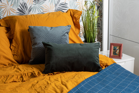 Poduszka dekoracyjna dwukolorowa 30x50 ciemnozielono-jasnozielona Olimp Home Basic velvet
