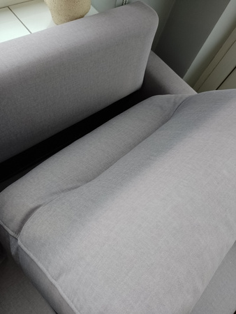 Sofa dwuosobowa z funkcją spania i pojemnikiem na pościel Rossi 2 (140)F