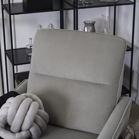 Fotel wypoczynkowy nowoczesny na nóżkach tapicerowany