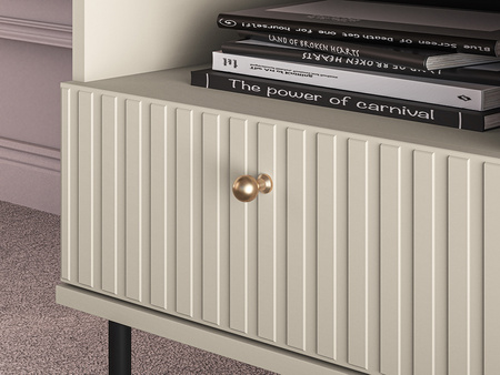 Szafka nocna z szufladą na nóżkach do sypialni Sophie